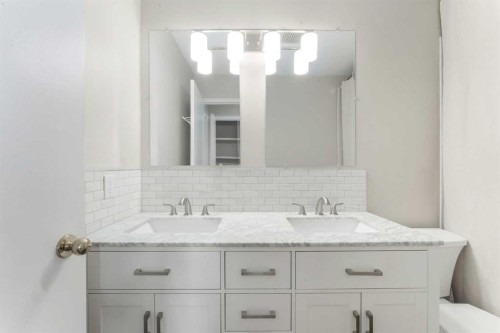 7609 36 Avenue Nw, Calgary, AB 