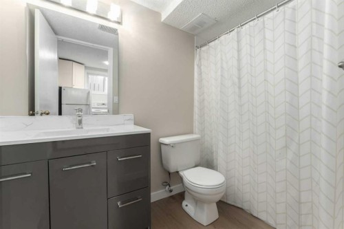 7609 36 Avenue Nw, Calgary, AB 