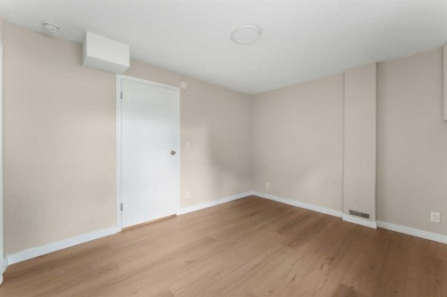 7609 36 Avenue Nw, Calgary, AB 