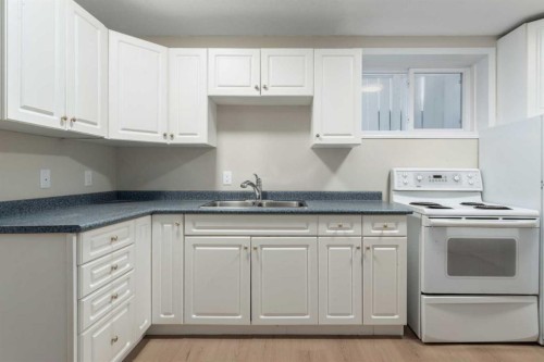 7609 36 Avenue Nw, Calgary, AB 