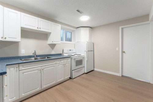 7609 36 Avenue Nw, Calgary, AB 