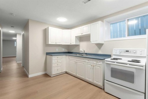 7609 36 Avenue Nw, Calgary, AB 