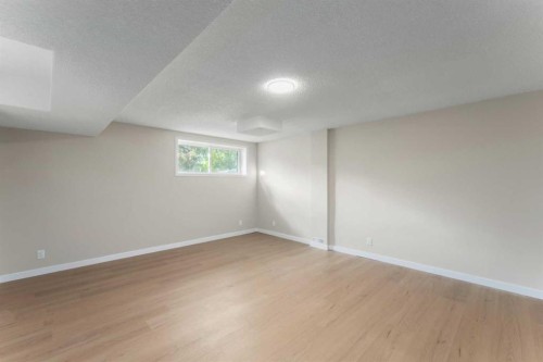 7609 36 Avenue Nw, Calgary, AB 