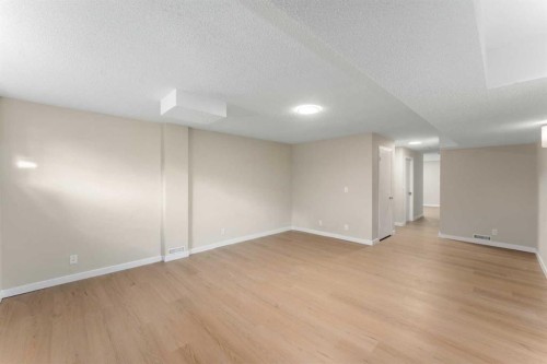 7609 36 Avenue Nw, Calgary, AB 