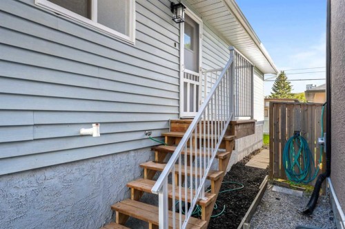 7609 36 Avenue Nw, Calgary, AB 