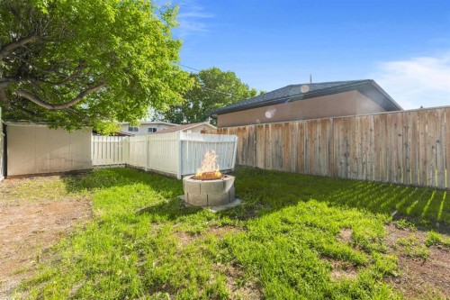7609 36 Avenue Nw, Calgary, AB 