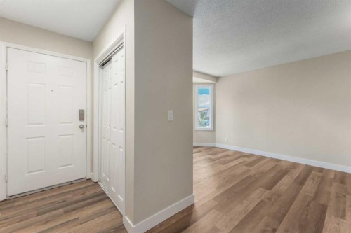 7609 36 Avenue Nw, Calgary, AB 