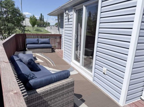138 Bridleridge Way Sw, Calgary, AB 