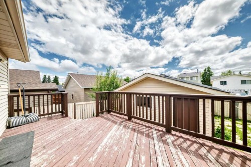 79 Castledale Way Ne, Calgary, AB 