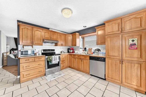 79 Castledale Way Ne, Calgary, AB 