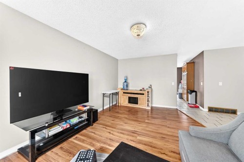 79 Castledale Way Ne, Calgary, AB 