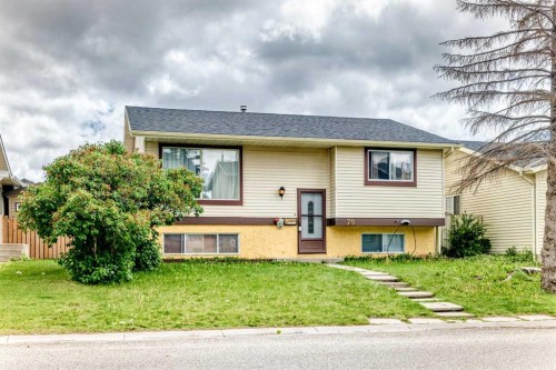 79 Castledale Way Ne, Calgary, AB 