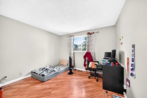 79 Castledale Way Ne, Calgary, AB 