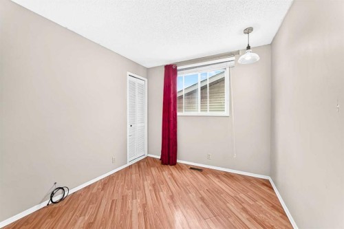 79 Castledale Way Ne, Calgary, AB 