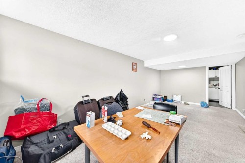 79 Castledale Way Ne, Calgary, AB 