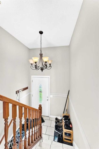 79 Castledale Way Ne, Calgary, AB 