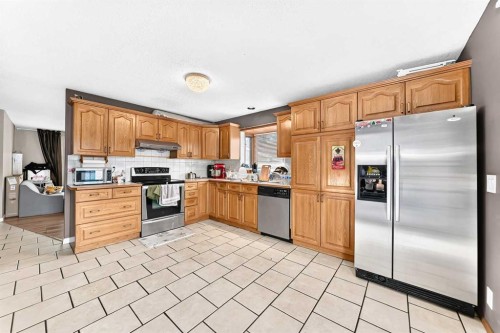 79 Castledale Way Ne, Calgary, AB 