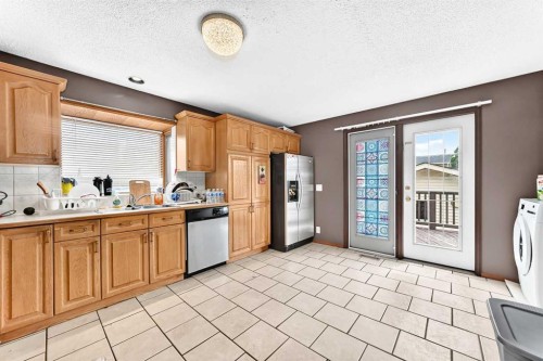 79 Castledale Way Ne, Calgary, AB 
