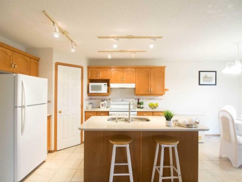 5209 Coral Shores Drive Ne, Calgary, AB 