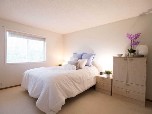 5209 Coral Shores Drive Ne, Calgary, AB 