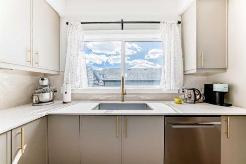 134 Versant View Sw, Calgary, AB 