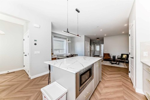 134 Versant View Sw, Calgary, AB 