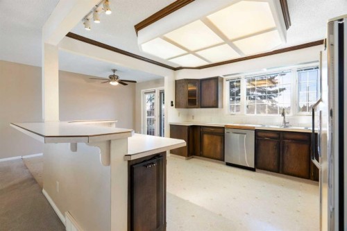 427 Queensland Road Se, Calgary, AB 