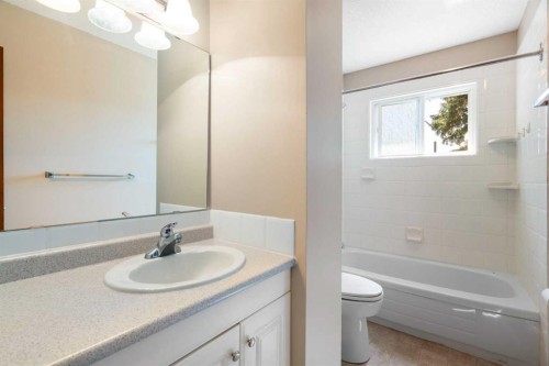 427 Queensland Road Se, Calgary, AB 