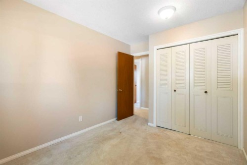 427 Queensland Road Se, Calgary, AB 