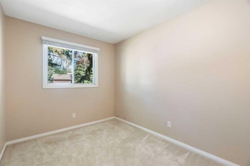 427 Queensland Road Se, Calgary, AB 