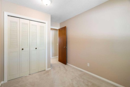 427 Queensland Road Se, Calgary, AB 