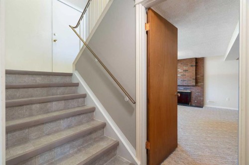 427 Queensland Road Se, Calgary, AB 
