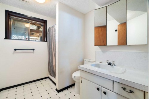 427 Queensland Road Se, Calgary, AB 