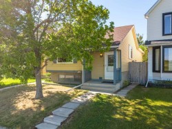 130 Woodbrook Way SW Calgary, AB T2W 4R6