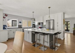 127 Parkglen Crescent SE Calgary, AB T2J 4L9