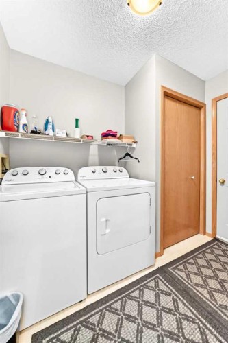 69 Douglas Woods Manor Se, Calgary, AB 