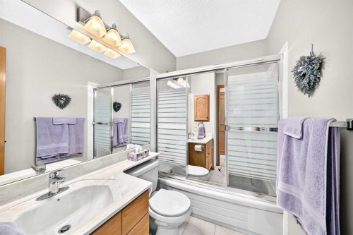 69 Douglas Woods Manor Se, Calgary, AB 