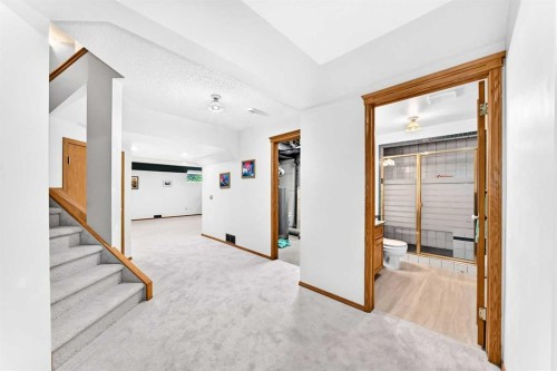 69 Douglas Woods Manor Se, Calgary, AB 