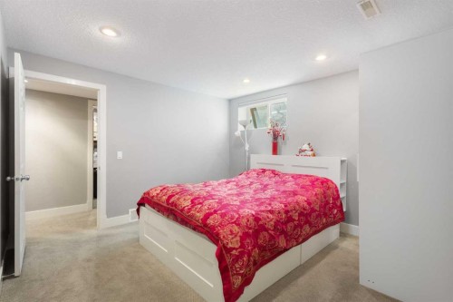 23 Strathlea Crescent Sw, Calgary, AB 