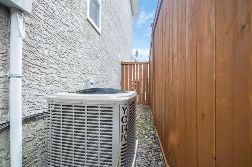 23 Strathlea Crescent Sw, Calgary, AB 