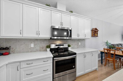 62 Evanscrest Road Nw, Calgary, AB - Indoor Photo Showing Kitchen