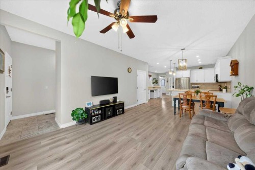 62 Evanscrest Road Nw, Calgary, AB - Indoor Photo Showing Living Room