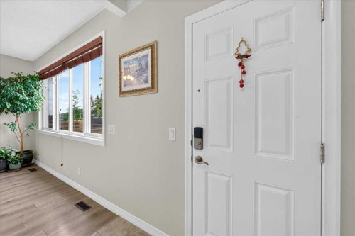 62 Evanscrest Road Nw, Calgary, AB - Indoor Photo Showing Other Room