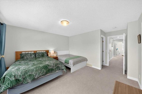 62 Evanscrest Road Nw, Calgary, AB - Indoor Photo Showing Bedroom