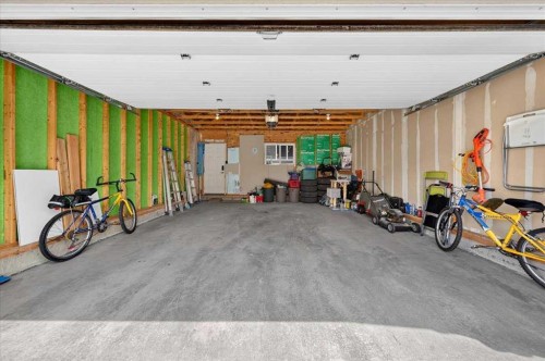62 Evanscrest Road Nw, Calgary, AB - Indoor Photo Showing Garage