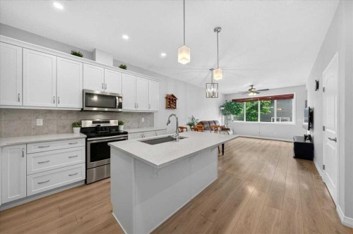 62 Evanscrest Road Nw, Calgary, AB - Indoor Photo Showing Kitchen With Upgraded Kitchen