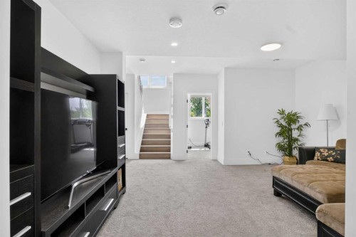 235 Treeline View Sw, Calgary, AB 