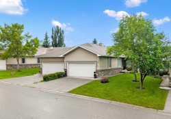 22 Mt Mckenzie Villas SE Calgary, AB T2Z 2P9