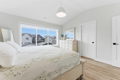 377 Magnolia Way Se, Calgary, AB 