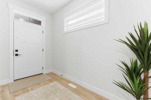 377 Magnolia Way Se, Calgary, AB 